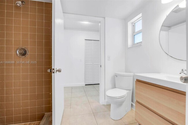 Photo - 8002 Lagos De Campo Blvd Unidad B-101