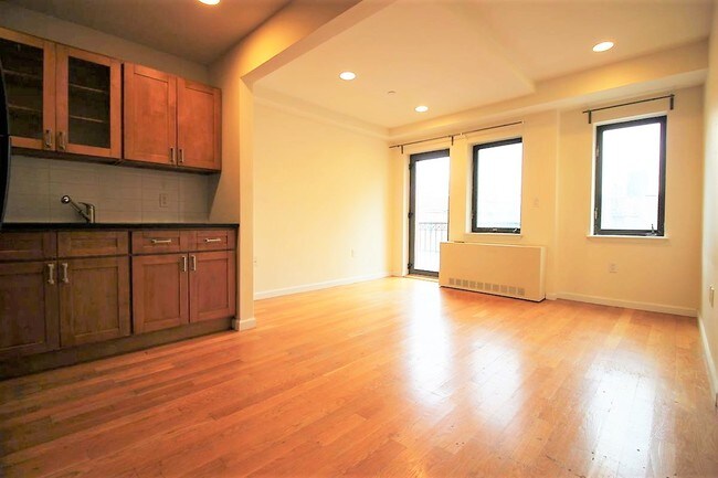 Photo - 31-10 23rd St