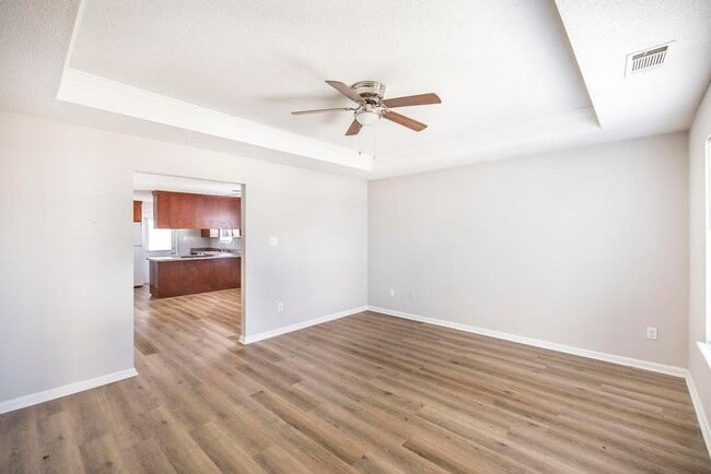 Photo - 227 Worthington Ln