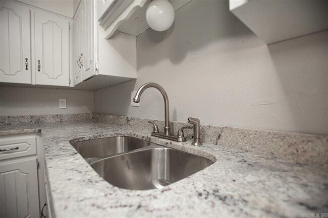 Photo - 302 Bellevue Cir