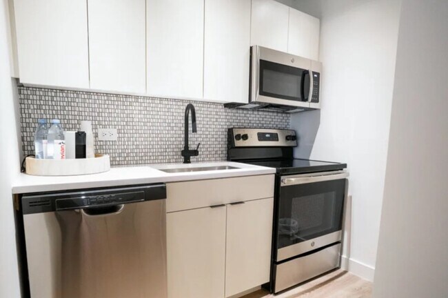 Photo - 33 E Chestnut St