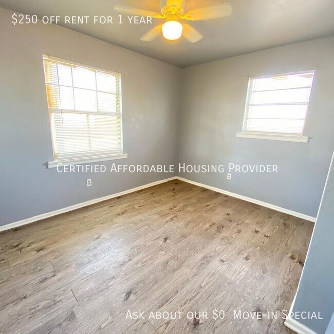 Photo - 3418 E 16th St