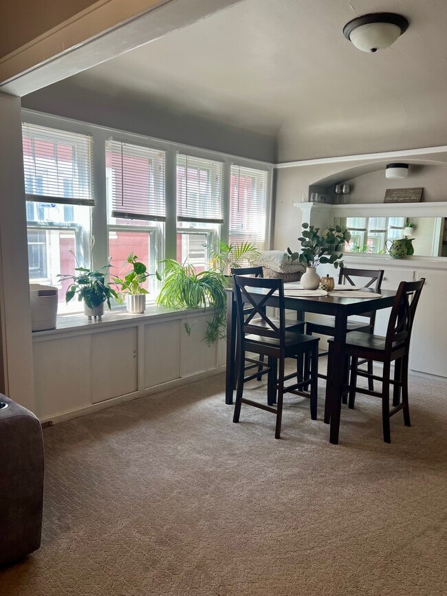 Dining - 1975 S 76th St Apartamentos Unidad Lower