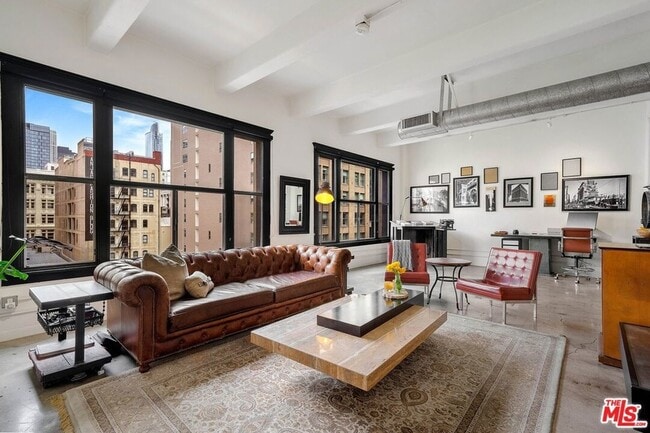 Building Photo - 814 S Spring St Rental
