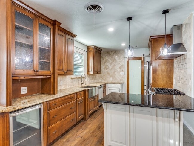 Photo - 1404 Ravenwood Dr