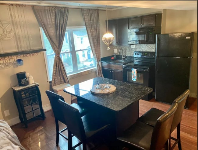 Photo - 1000 Queen St Unidad Top floor