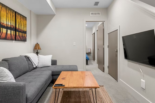 Photo - 1348 Zenobia St