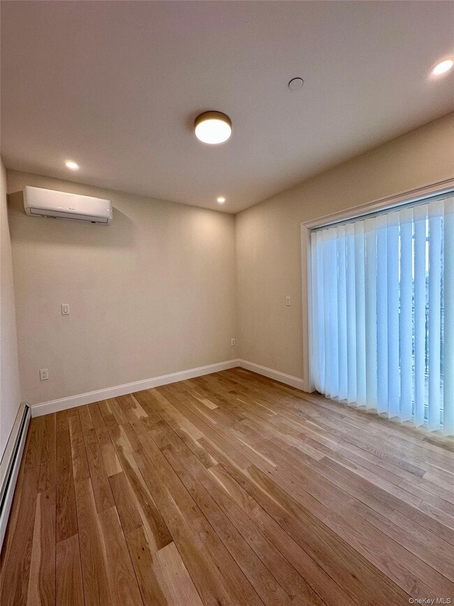 Photo - 64-67 185th St