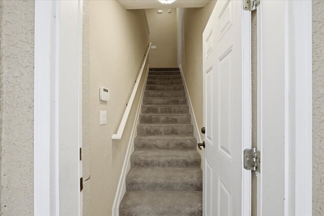 Photo - 290 Westlawn Dr