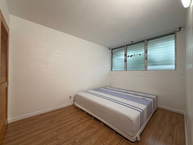 Photo - Kapalama: 1 Bed, 1 Bath Apartment with Den and 1 Parking Unit A404