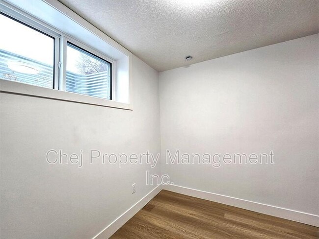 Photo - 10698-10661 61 St NW Unit Low