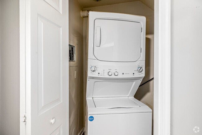 2BR, 1.5BA - 1,034SF - Laundry