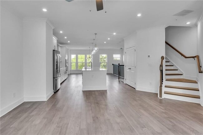 Photo - 545 Whitlox Rd NW