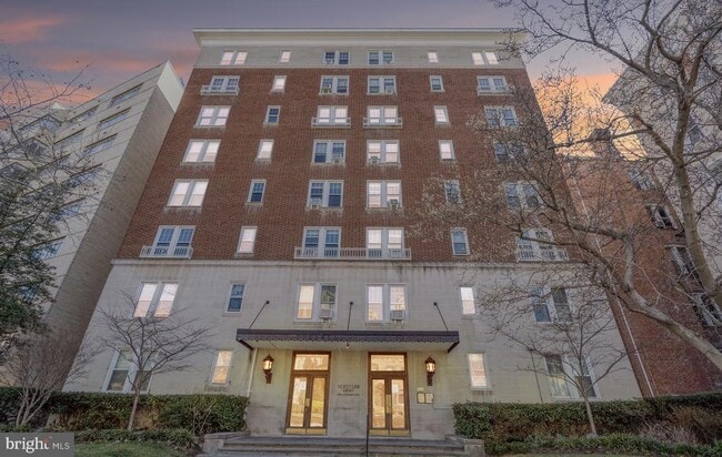 Building Photo - 1954 Columbia Rd NW Unit 112 Rental