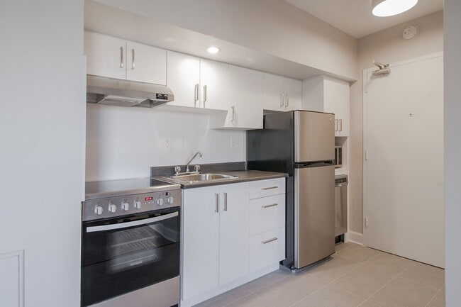 Building Photo - 3455 Rue Aylmer Unit 703
