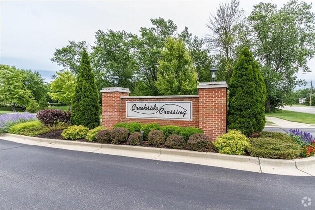 Building Photo - 8921 Hunters Creek Dr Unit #207 Rental