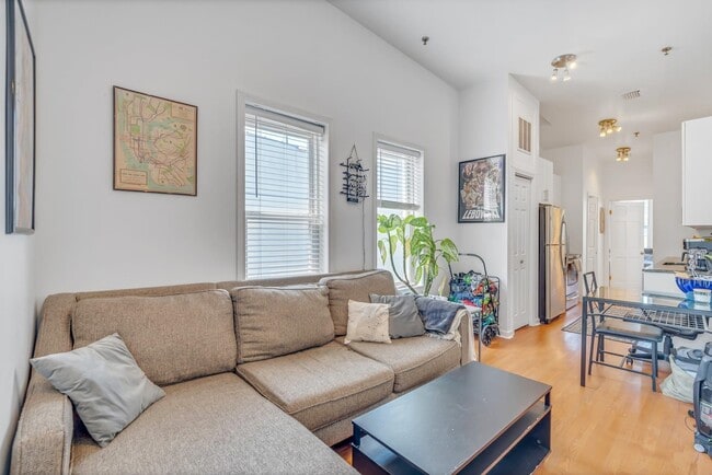 Building Photo - 420 Monroe St Unit 4L Rental