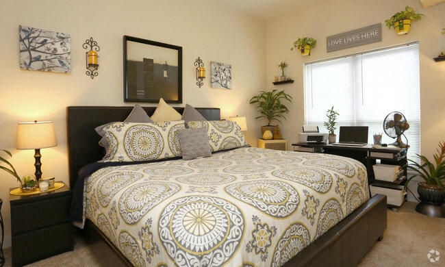 1P/1PB bedroom - 1200 SEMMES Apartments