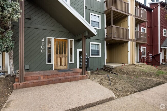 Building Photo - 1-Bedroom condo in popular Gold Run availa... Unit 207