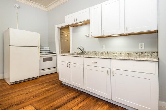 Photo - 230 Marble St