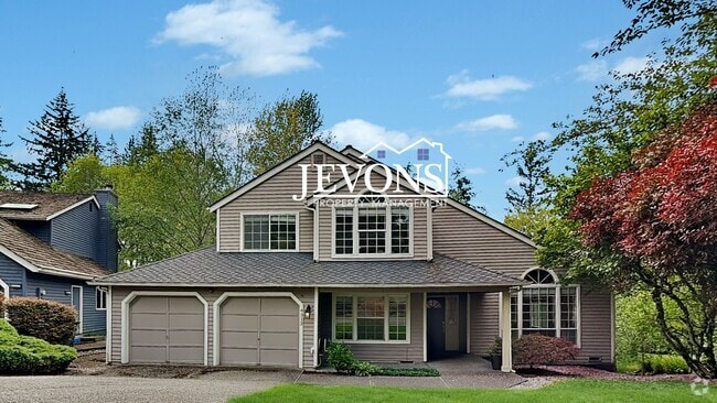 Building Photo - Spacious 4-bedroom home minutes from Lake ...