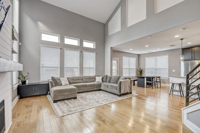 Photo - 7406 Oberon St