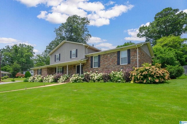 Photo - 2344 Queensview Rd