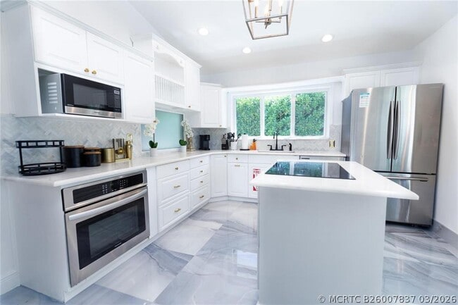 Photo - 222 N Tradewinds Ave