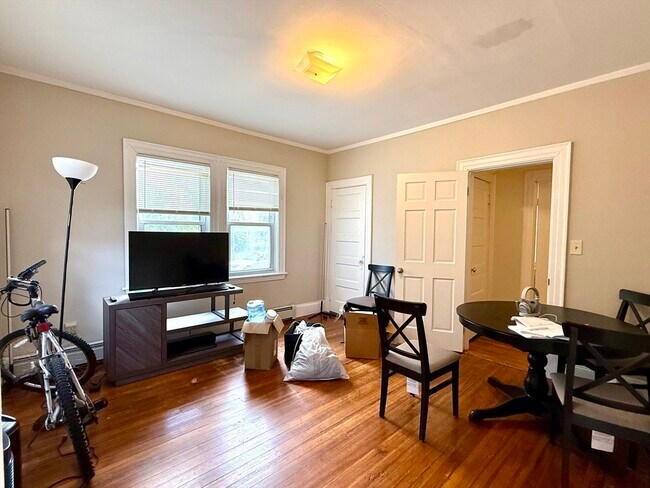Building Photo - 14 Craigie St Unit 2