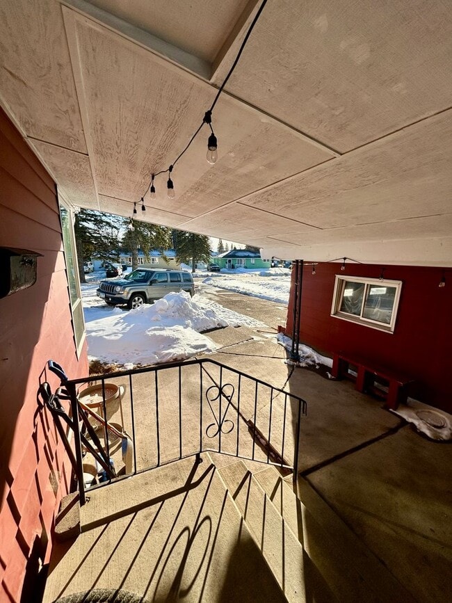 Photo - AVAILABLE JUNE - Nice 5 Bed 2 Bath Near Campus w/ OSP & Huge Yard