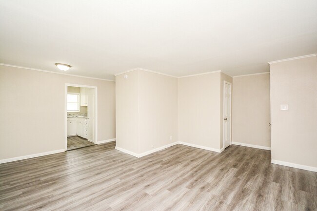 Photo - 713 Wafer St