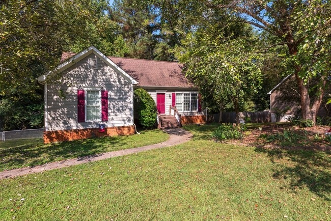 Building Photo - **AVA. 11/1, Possibly Sooner!** 3BR/2BA We...