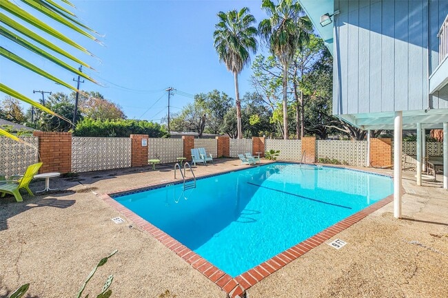 Building Photo - 5542 Holly St