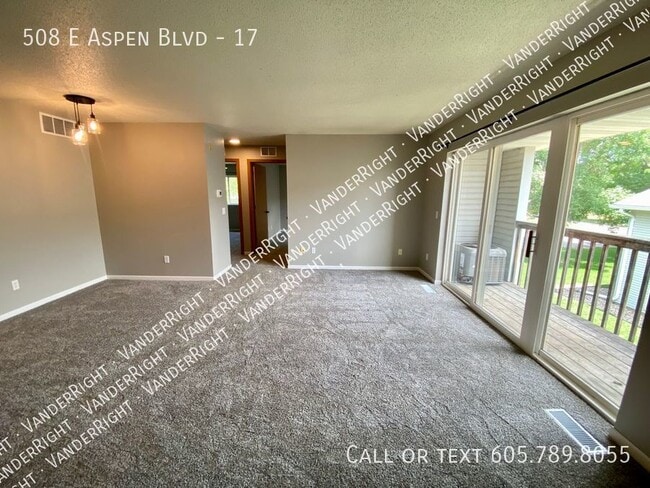 Building Photo - 508 E Aspen Blvd Unit 17