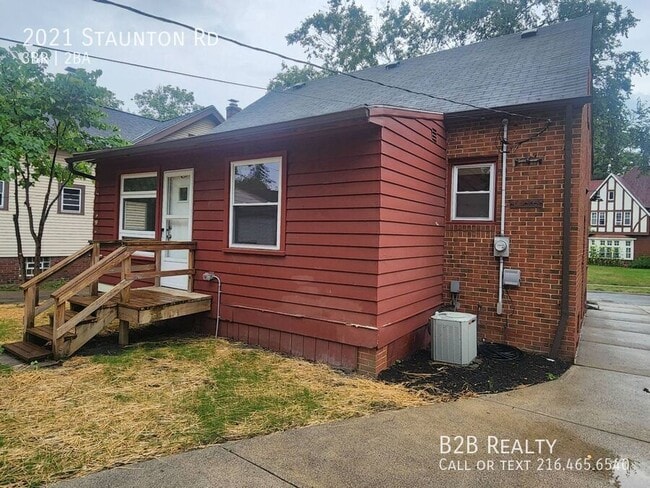 Photo - 2021 Staunton Rd