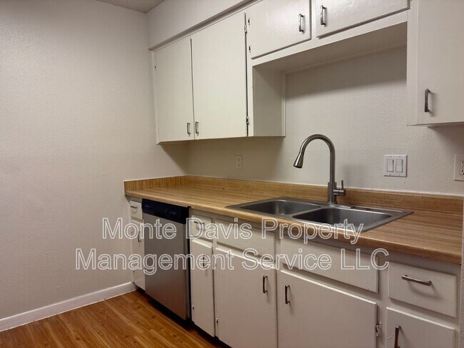 Photo - 115 Waller St Unit A