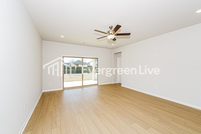 Photo - 318 Pond Spg Dr