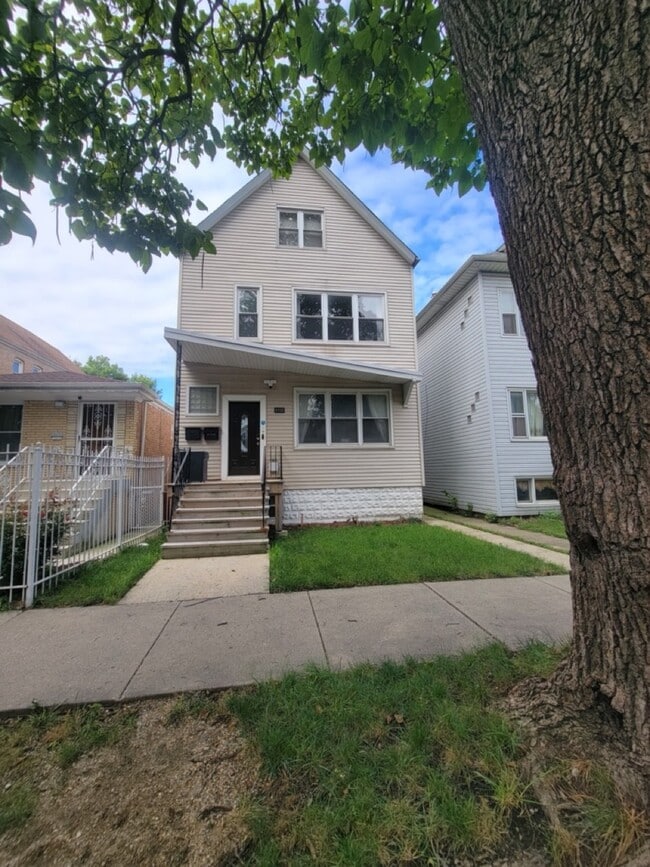 Building Photo - 4406 S Maplewood Ave