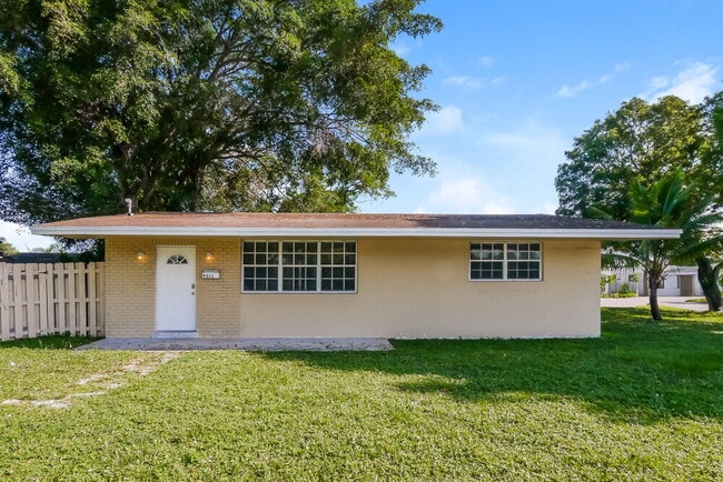 Building Photo - 7311 Miramar Pkwy Rental