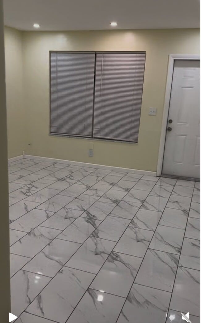 Building Photo - 412 SW 9th St