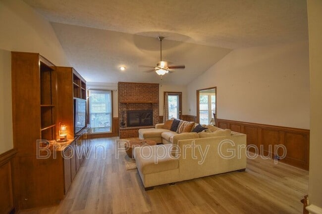 Photo - 1651 Greenock Ave