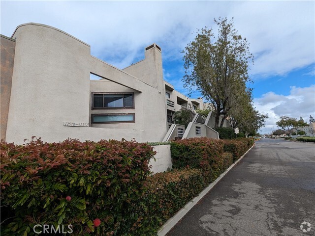 Building Photo - 12586 Montecito Rd Unit 6 Rental