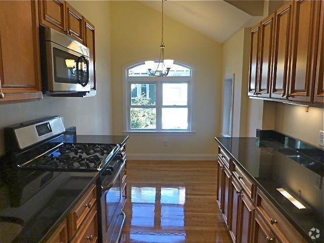 Building Photo - 172 Fuller St Rental