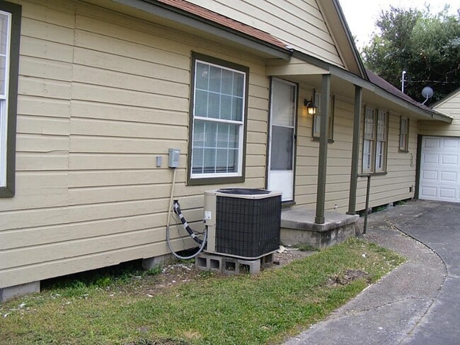 Photo - 3222 Winbern St