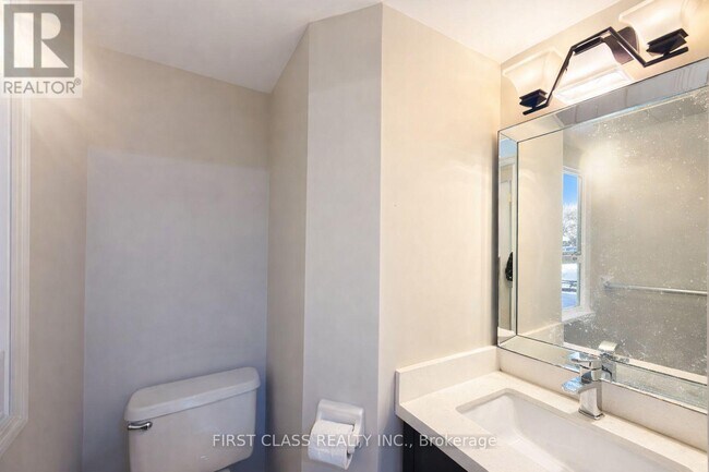 Photo - 108 Finch Ave W