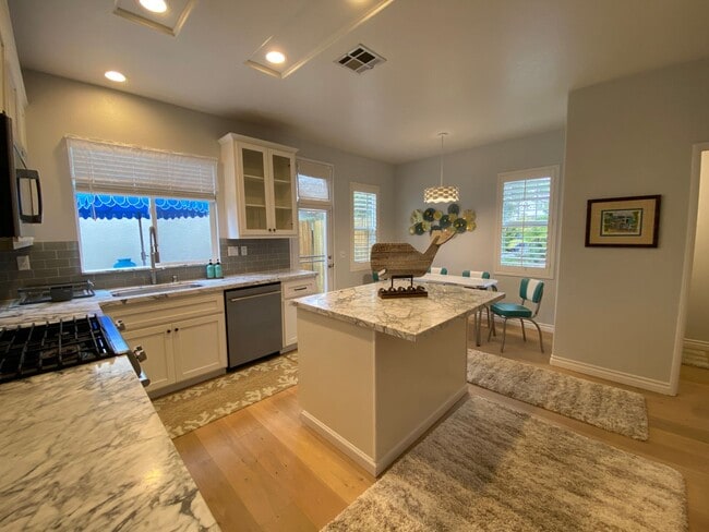 Building Photo - Beautiful 2 Story home in Carlsbad!