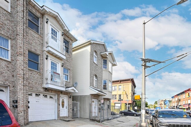 Building Photo - 499 Ocean Ave Unit 2