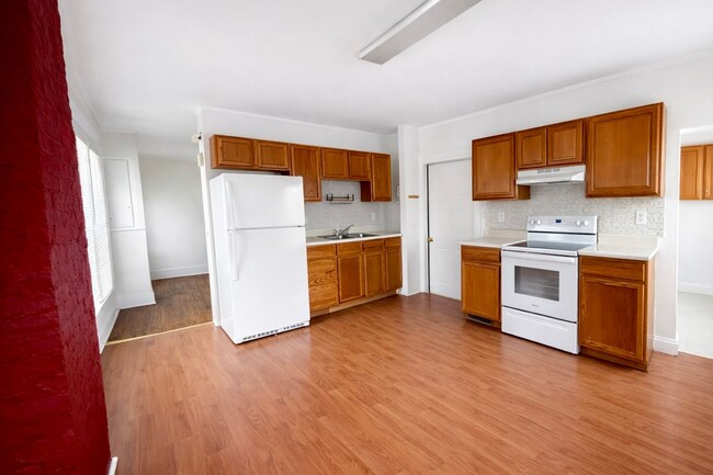 Photo - 218 N George St Unit Upstairs