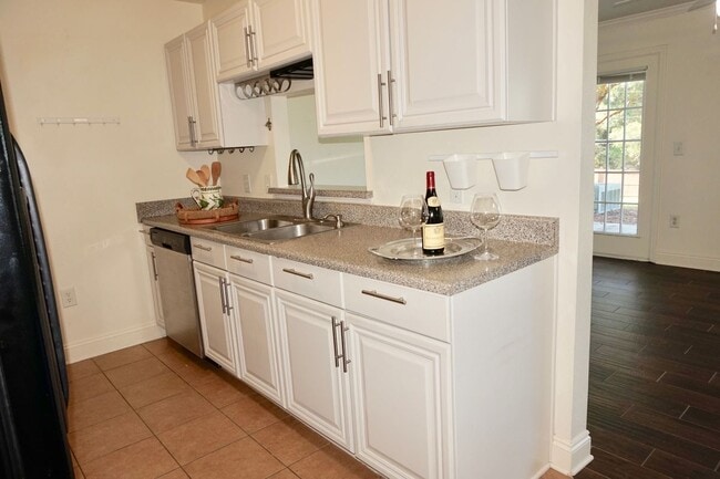 Photo - 765 Majestic Dr