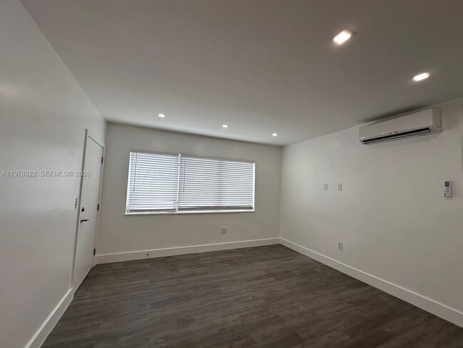 Photo - 215 Zamora Ave Unit 4